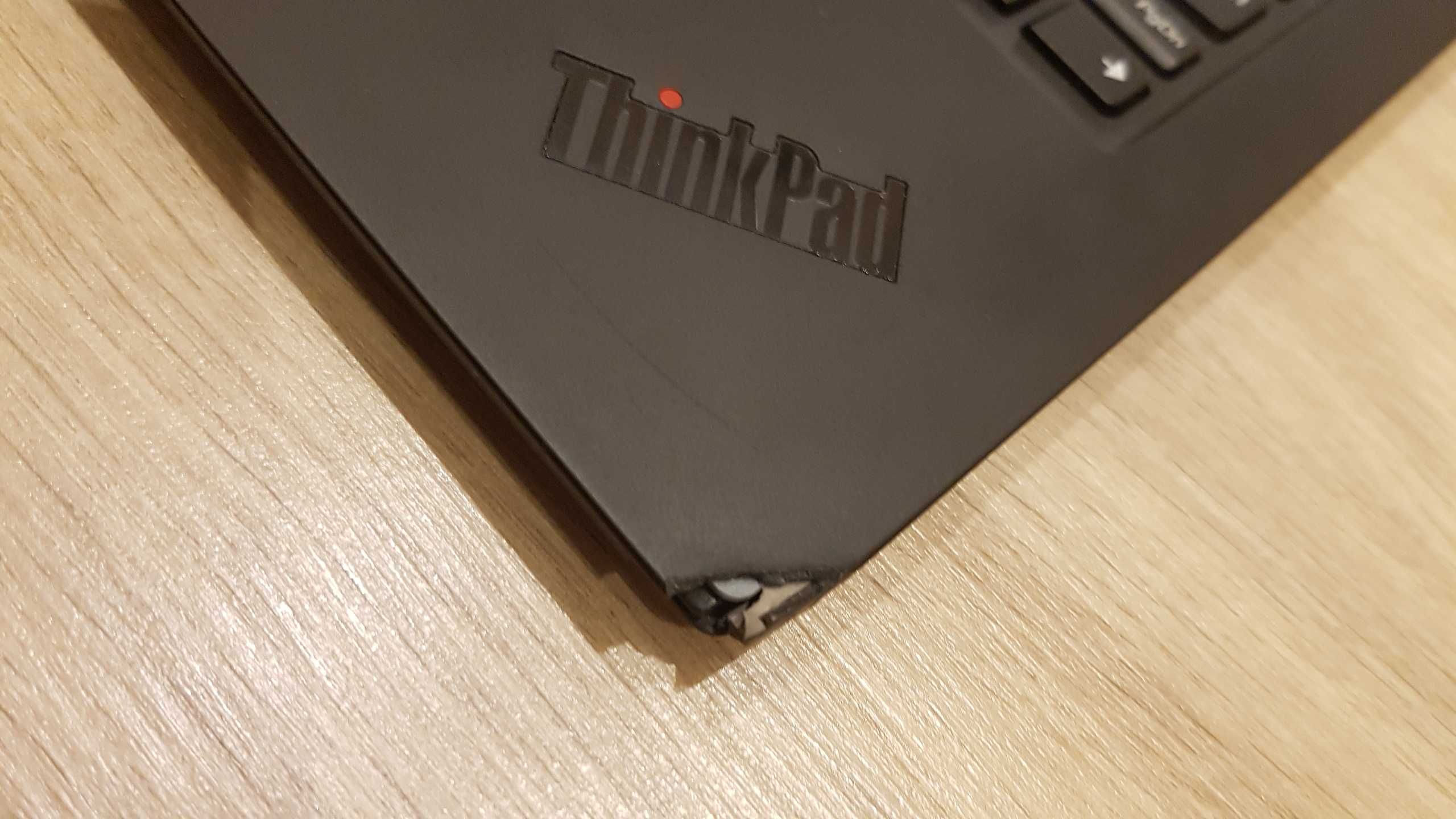 Lenovo ThinkPad X1  Carbon Gen8  i5 10 th defect incomplet