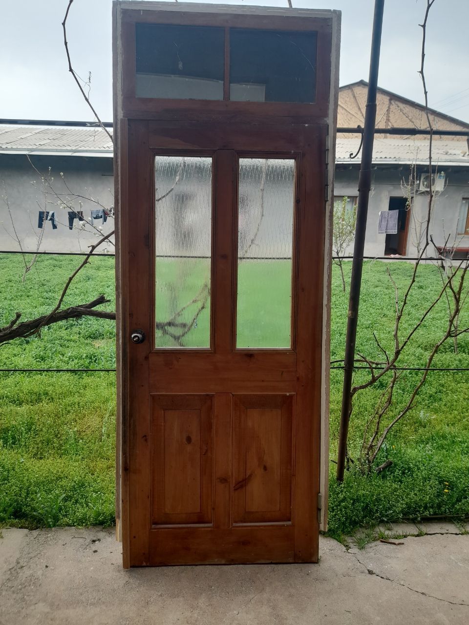 Ёгоч эшиклар сотилади.Продам деревянные двери.
