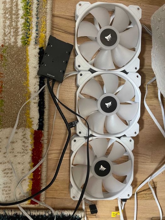 3бр вентилатори за компютър Corsair SP120 RGB Elite + контролер