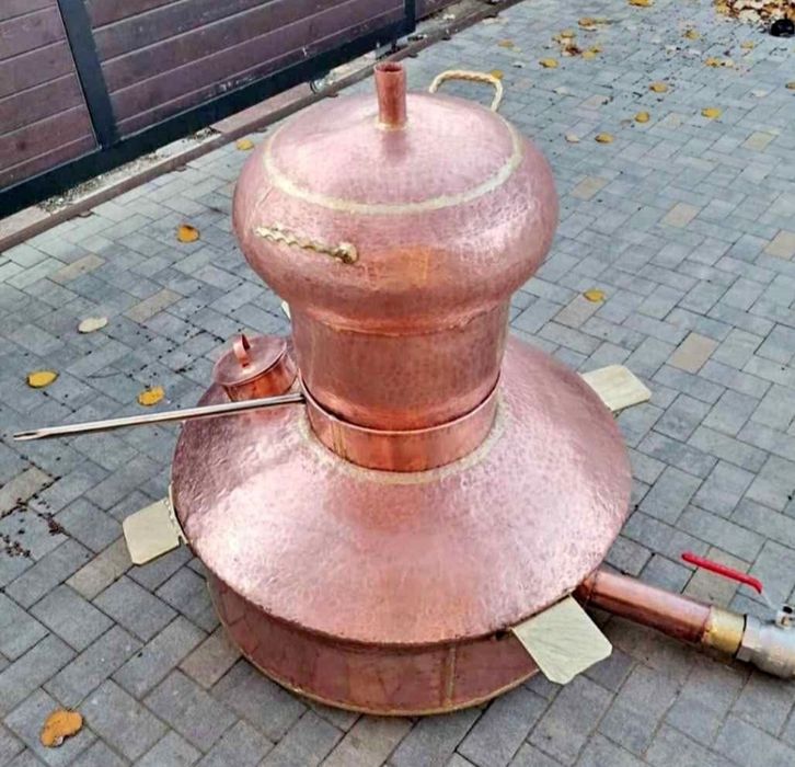 Vand cazane de facut tuica din cupru alimentar avem pe stoc de 80 de l