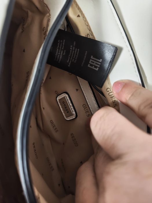 Geanta de mana Guess