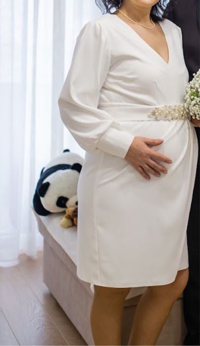 Vând rochie elegantă, stare perfecta