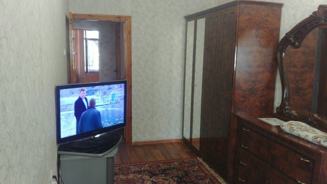 Сдается с бойлером чистая ,2 ком 8 микр-12000,1 ком.3"б" микр.-8000.