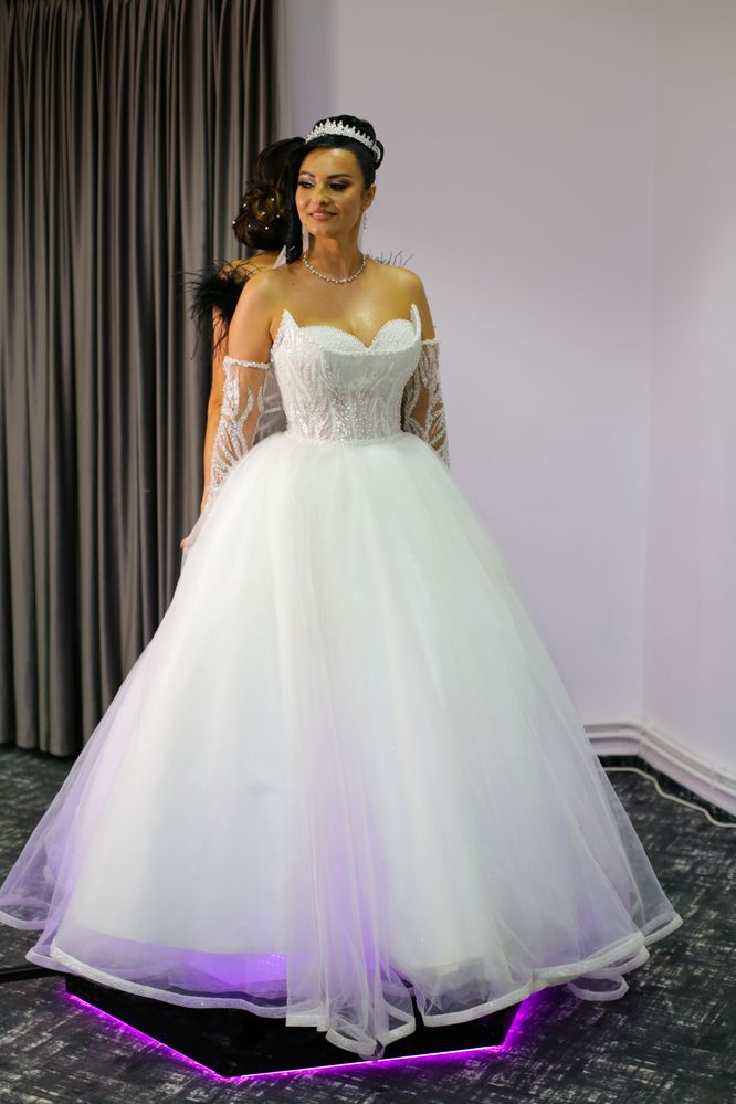 Rochie mireasă (se vinde cu voal și crinolină)