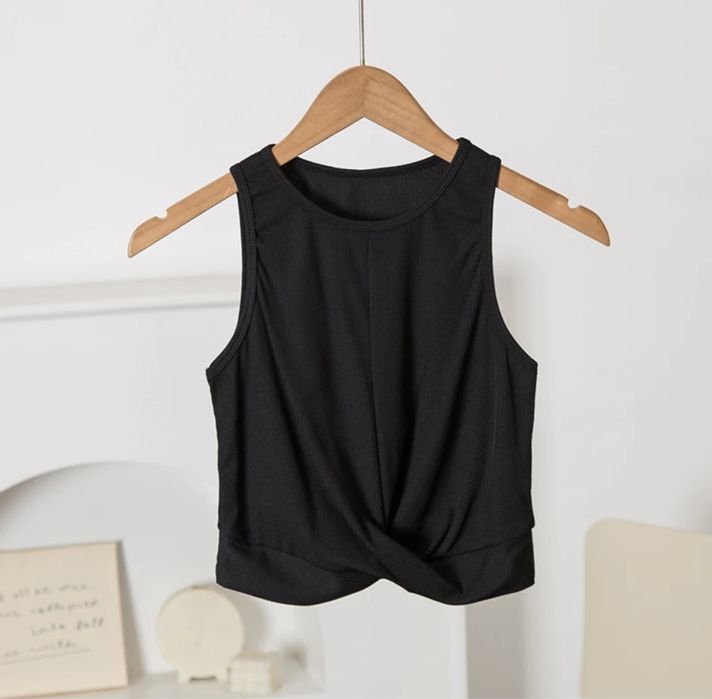 Шелковая рубашка на теле сидит очень элегантно