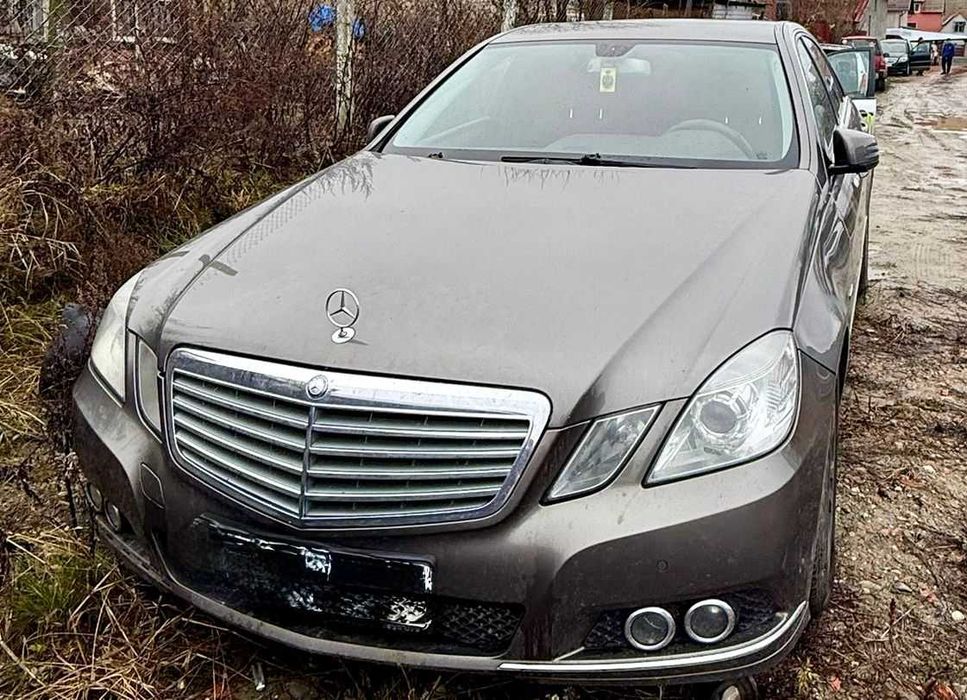 Dezmembrez Mercedes E class 220 2.2 motor defect