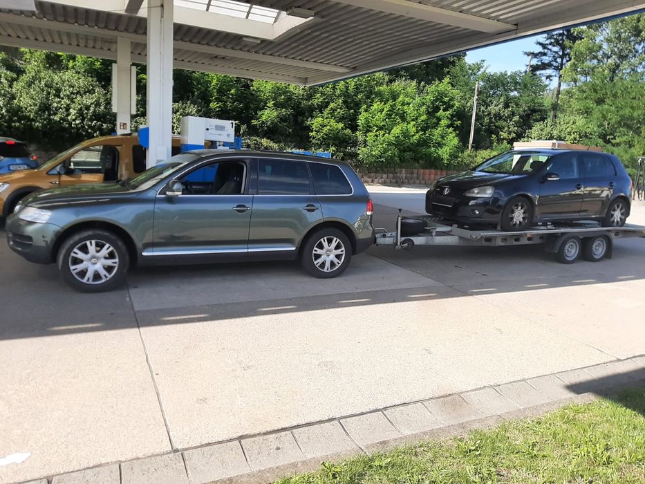 Vând 2 golfuri 5,pachet gti bkd, celălalt benzinar 1.4