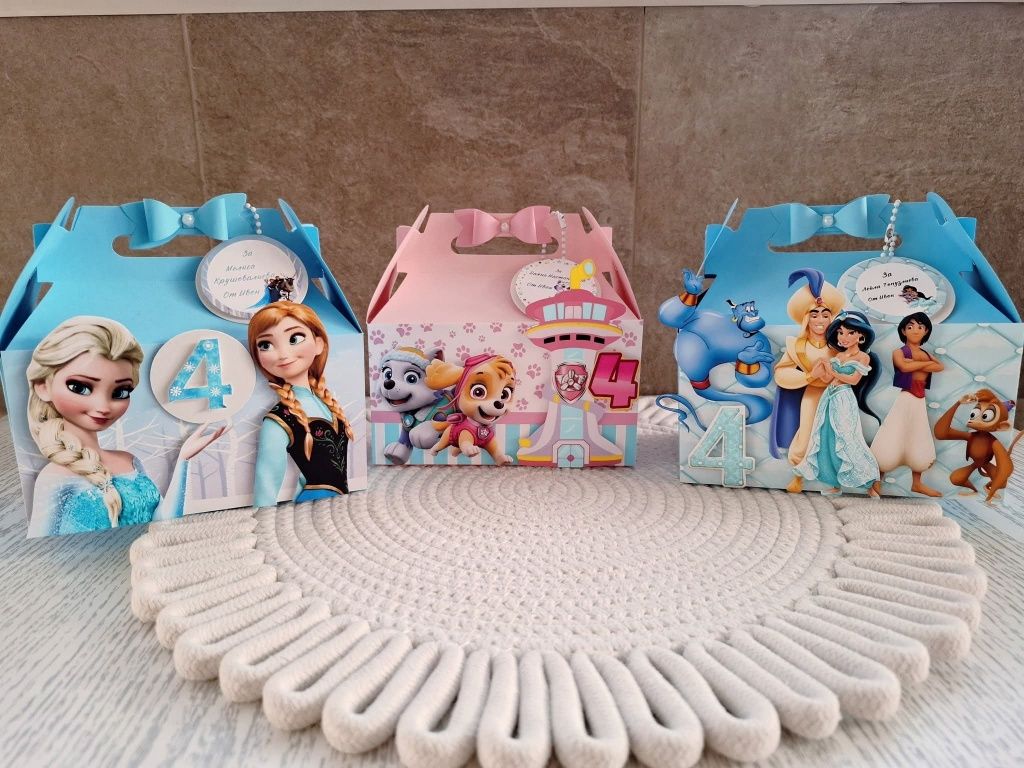 Картонена торта Frozen