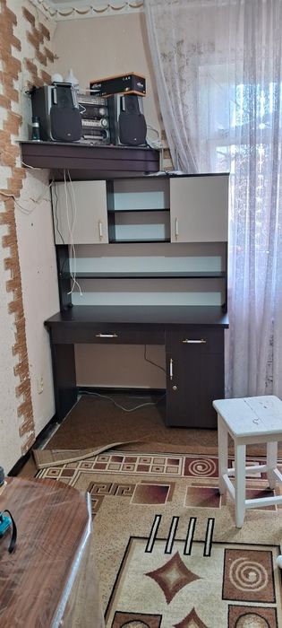 Продаеться письменой стол