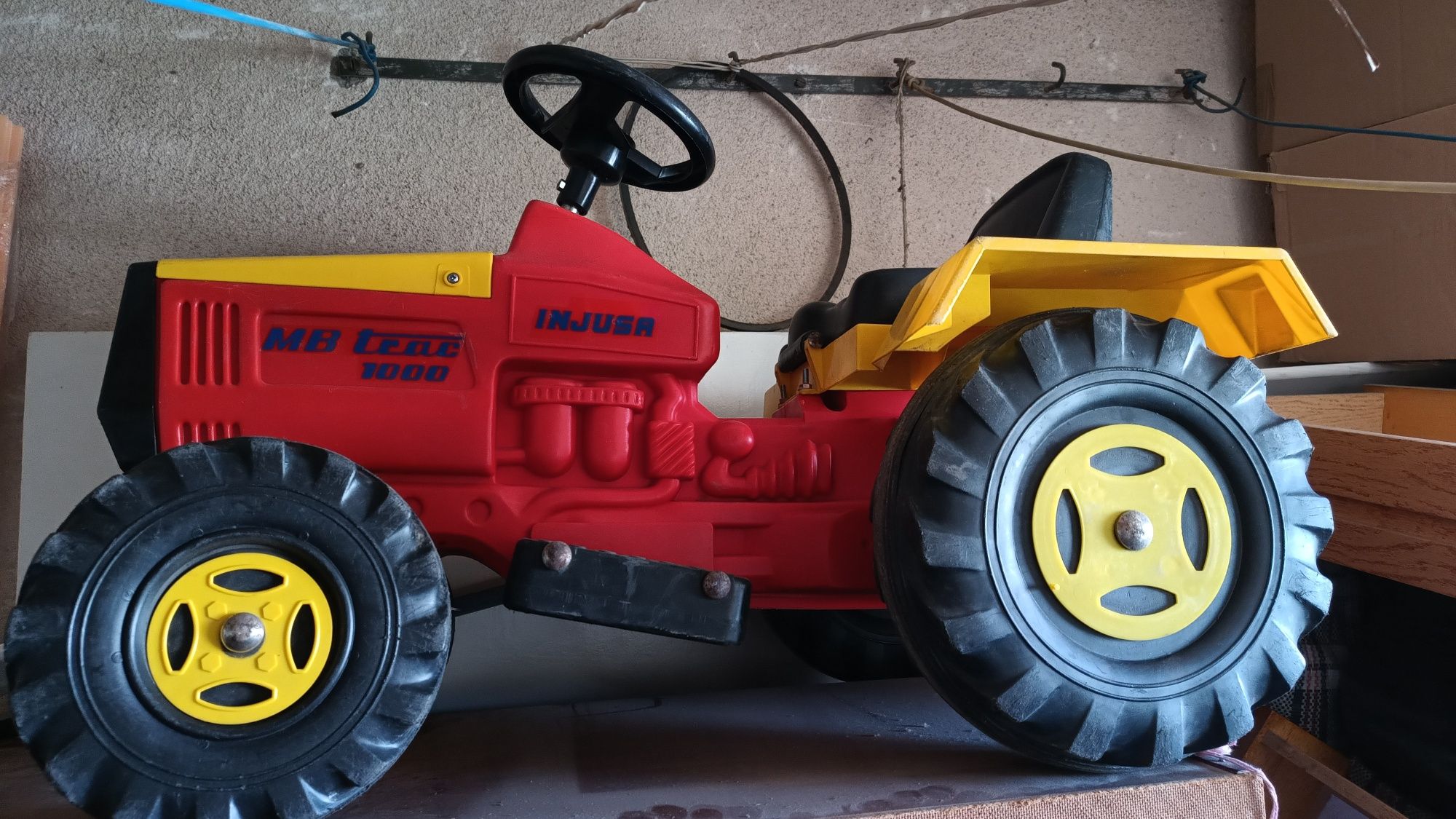 Tractoras cu remorca Injusa - Spain, cu acumulator