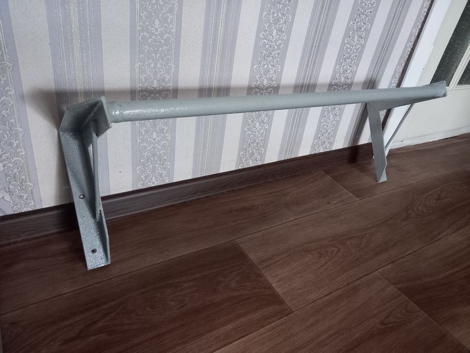 Турник металлический в отличном состоянии