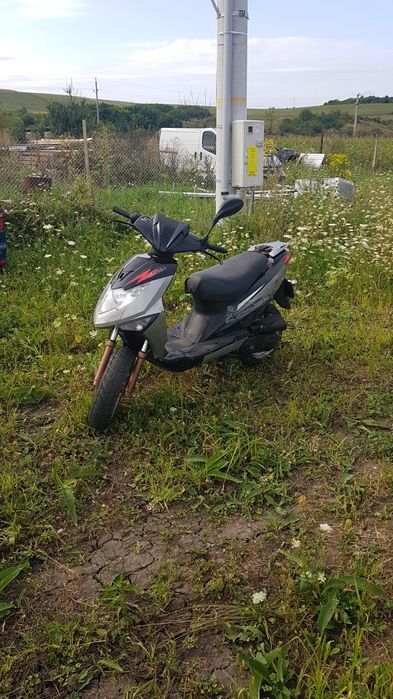 Vând scuter cu acte