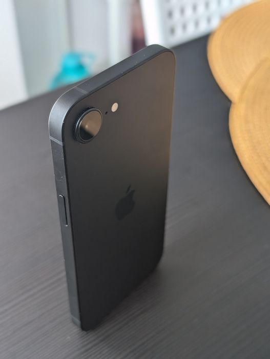 iPhone 16e 256gb 100%batt