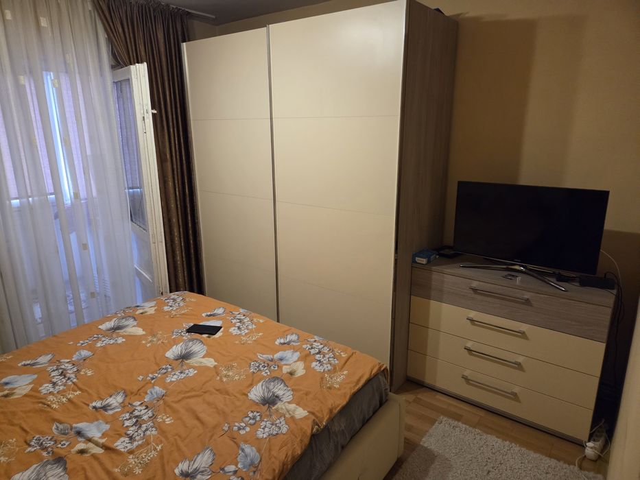 Închiriez apartament 3 camere zona 22 decembrie