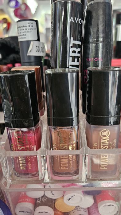 Cosmetice avon .Rujuri. Creioane de ochi retractabile.