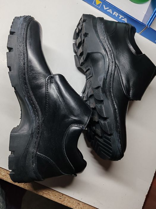 Ghete din piele produse în România