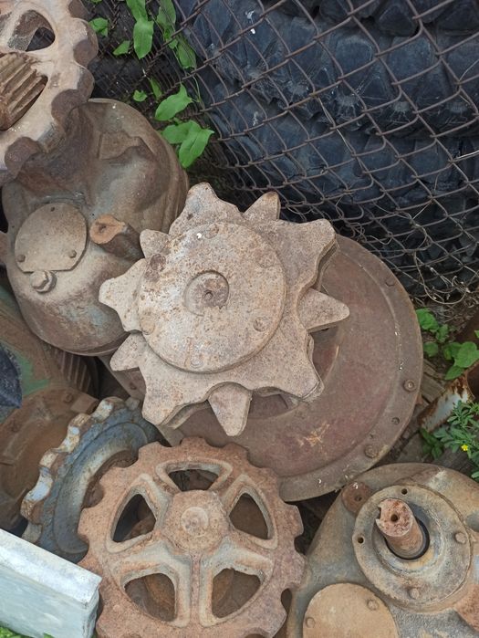 Продам различные запчасти К дробилке,поилки,пульсаторы,редакторы тсн .