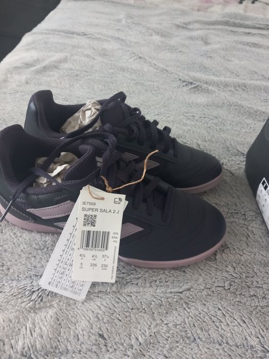 Нови оригинални маратонки