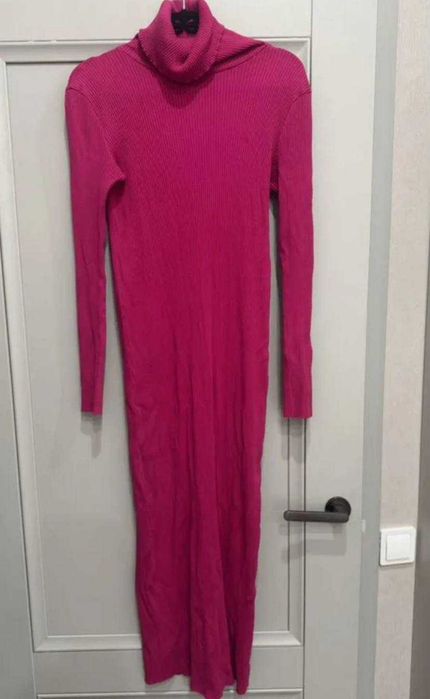 Rochii frumoase pentru femei, diferite culori.