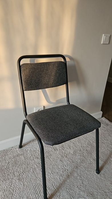 Стул с мягкой обивкой