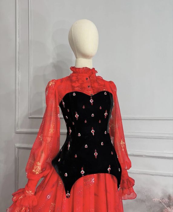 Платье со съемным корсетом