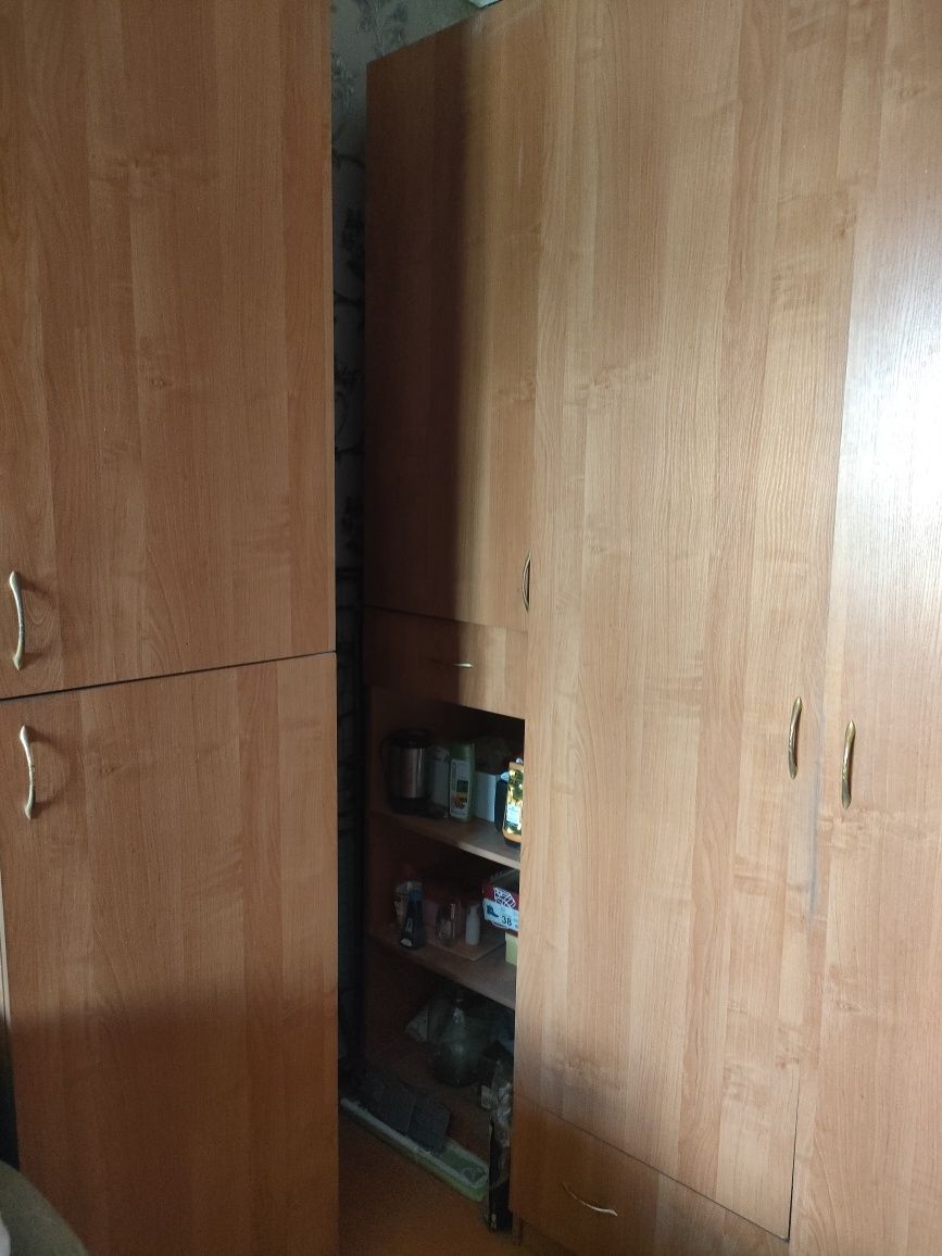 Продам шифоньер б/у