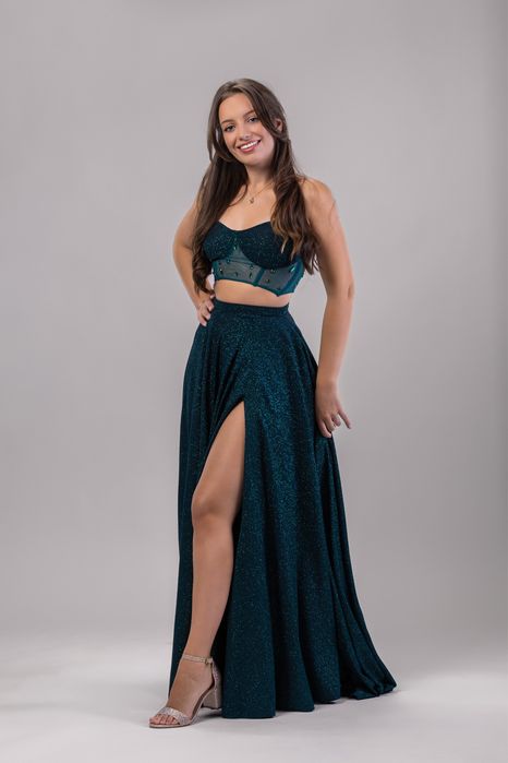 Бална рокля от 2 части- бюстите и дълга пола с цепка