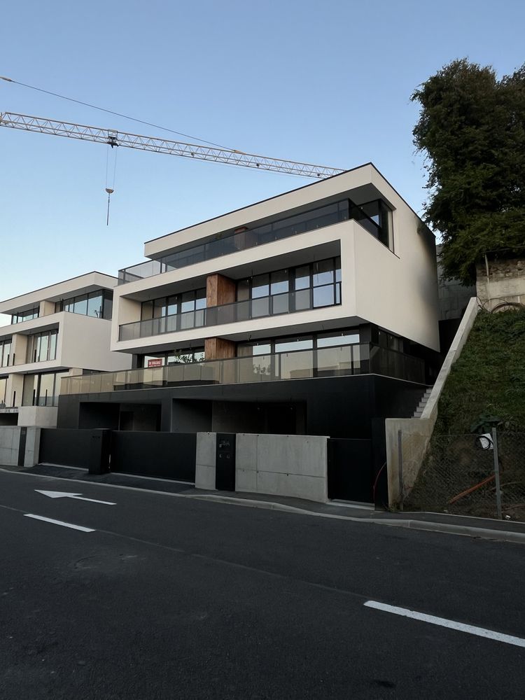 Casa tip duplex, cart Europa, Strada Luminii
