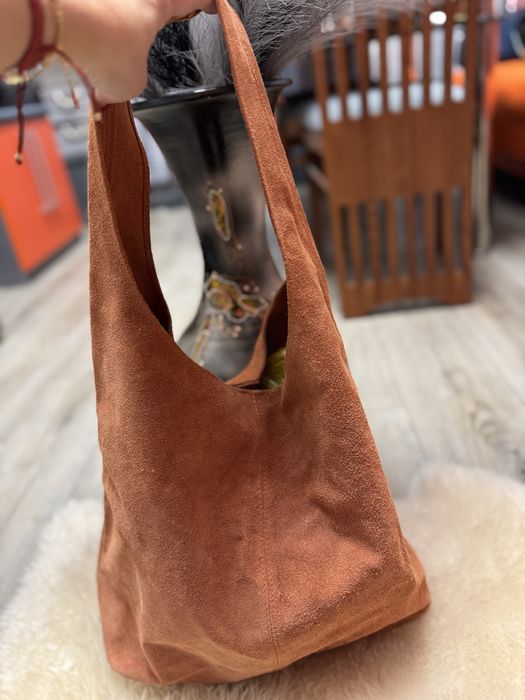 Оранжева чанта от естествен велур