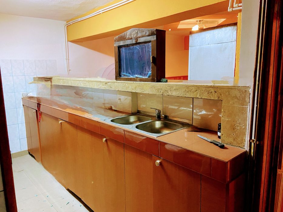 Spatii comerciale/birouri/restaurant/cafenea/patiserie/parcare/150mp