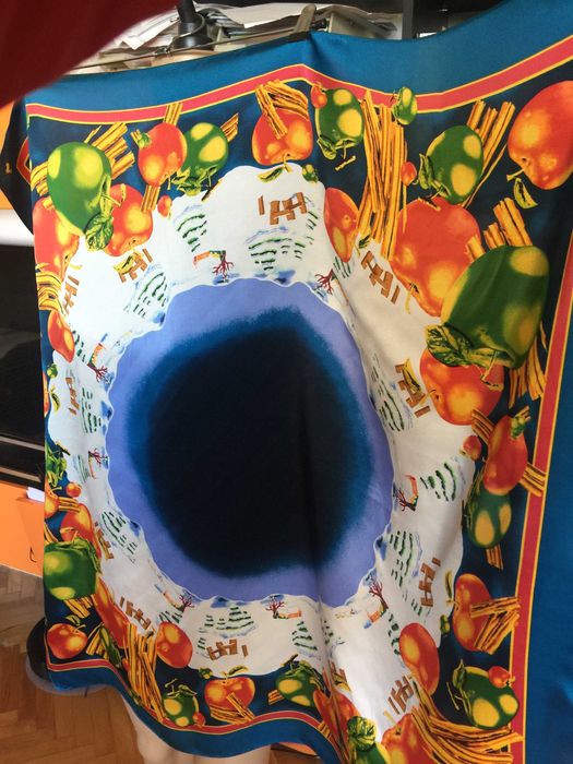 Копринен шал със зимни мотиви