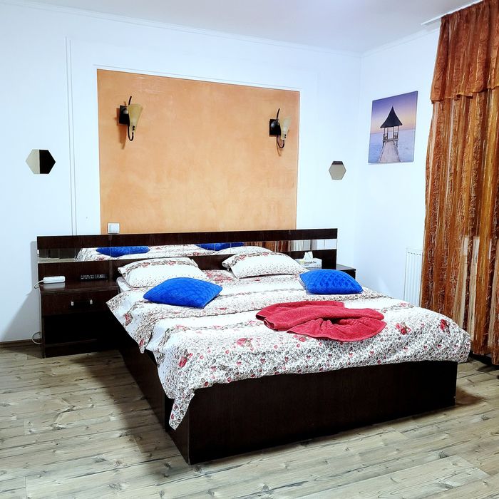 Cazare muncitori și turiști Brașov 3 dormitoare, 3 băi,living