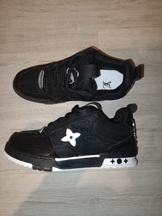 LV skate noi cu eticheta