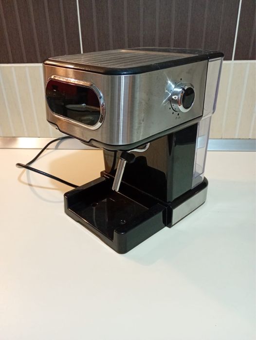 Espressor Gorenje ESCM15DBK, 1100W, 1,5L. 15 Bar. Sistem Cappuccino