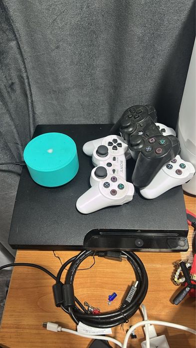 Продам ps3 прошитая три джостика