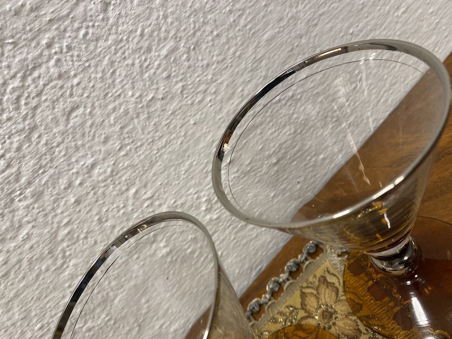 Италиански чаши със столчета от разтопено стъкло