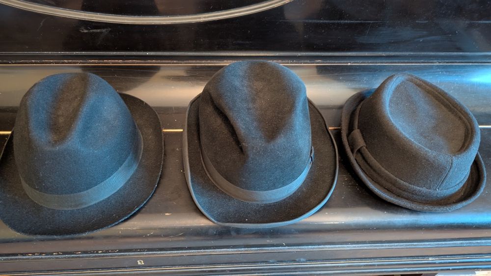 Шапки - бомбета, неизползвани