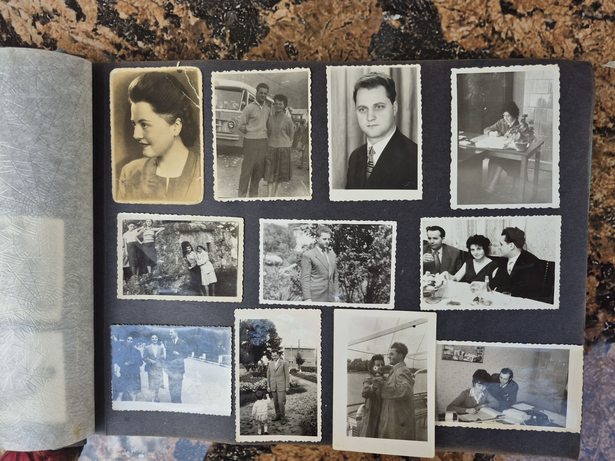 Vând album foto familie,Auto, perioada comunista, România Socialista