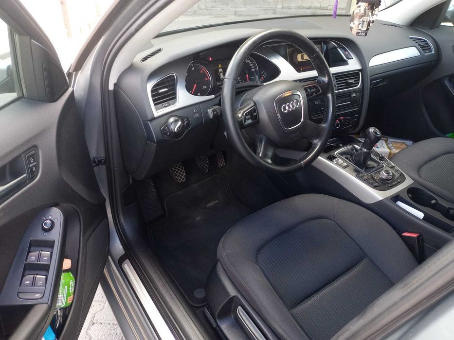 Audi A4 B8 an 2011, motor 2.0 diesel 143 cp înmatriculată în RO