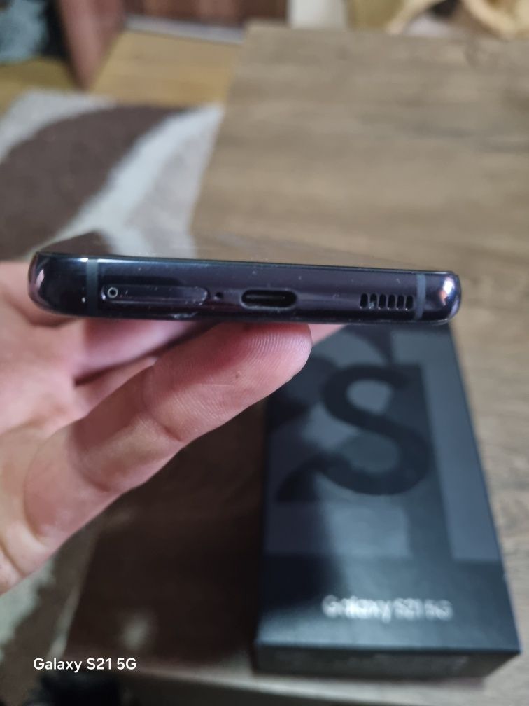 Vând samsung s 21 5g în stare perfecta