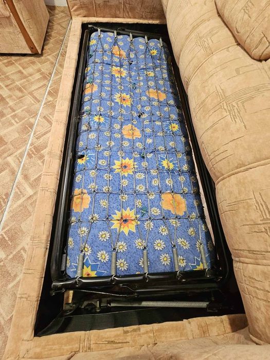 Холова гарнитура с разтегателен диван