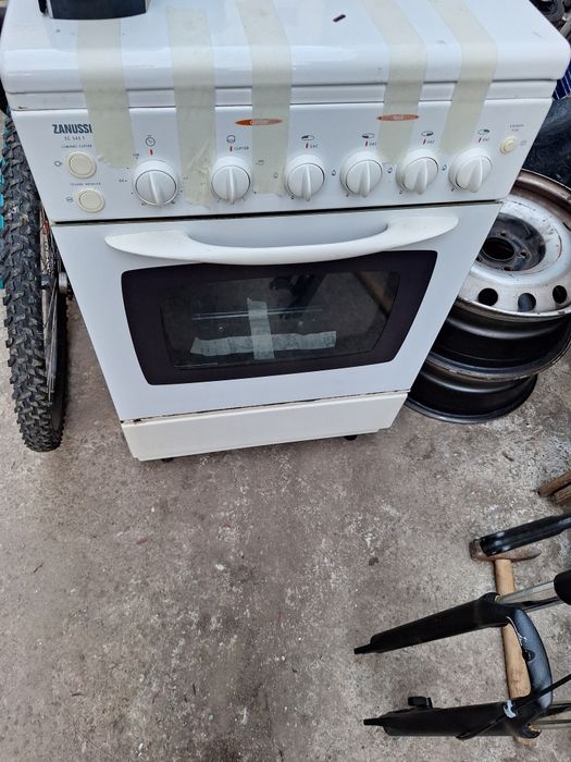 Aragaz 4 ochiuri si cuptor