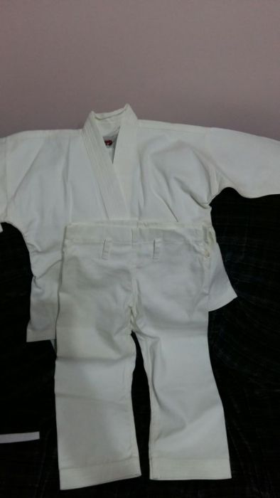 Nou Kimono judo /karate, 3_4 ani, detalii și măsurători la cerere.