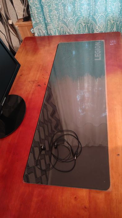 Рабочий стол и кресло для дома