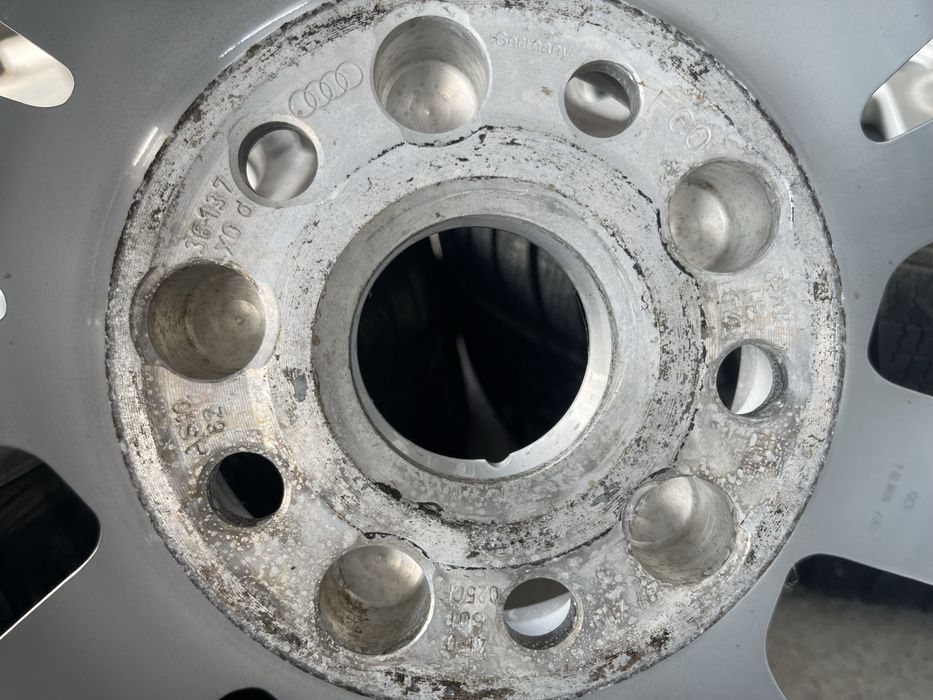 Jante aliaj originale Audi R16 cu anvelope de iarna 225 55 R16