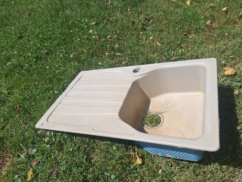 Vand Chiuveta din granit uzata