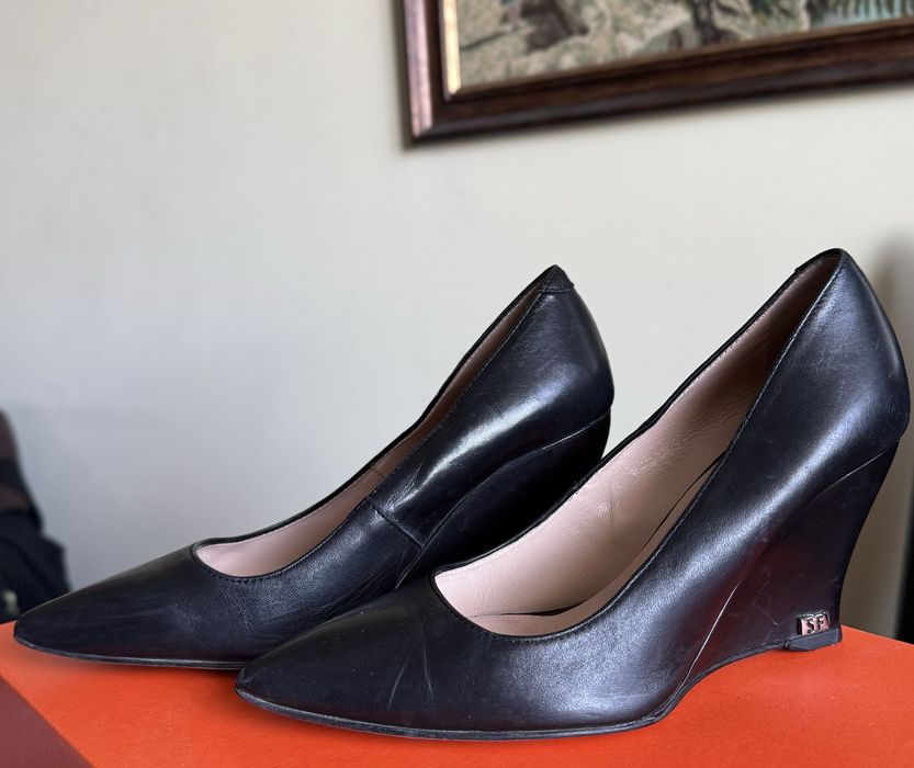 Елегантни обувки на платформа от естествена кожа