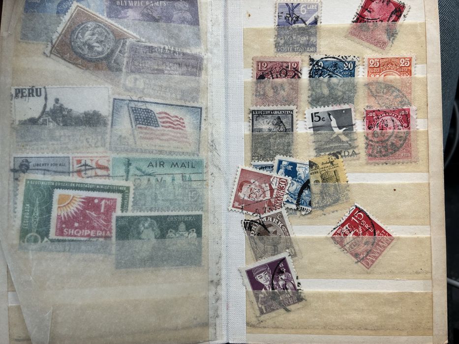 Класьор с пощенски марки