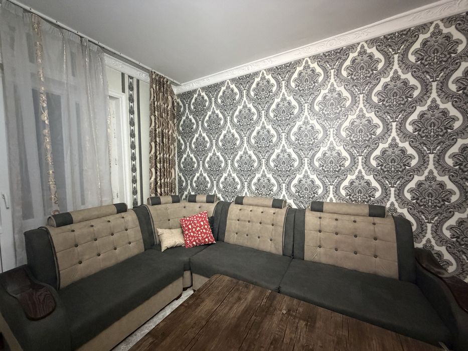 Спальный гарнитур и диван бу