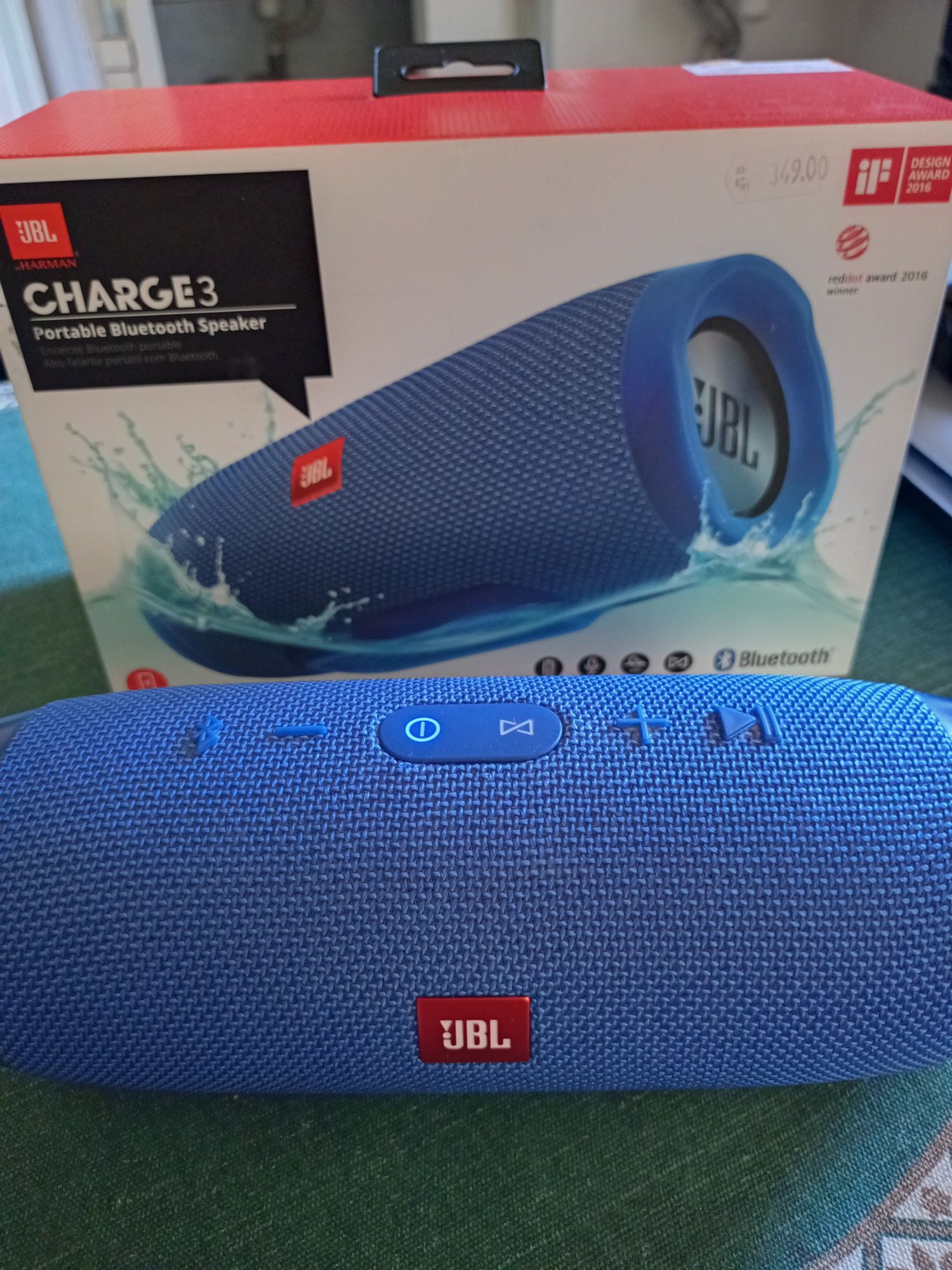 Продава се колонка JBL Charge 3